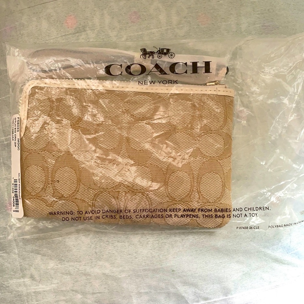 💋NWT Coach wristlet💋